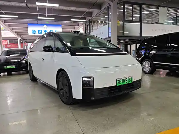 Li Auto MEGA 2024
