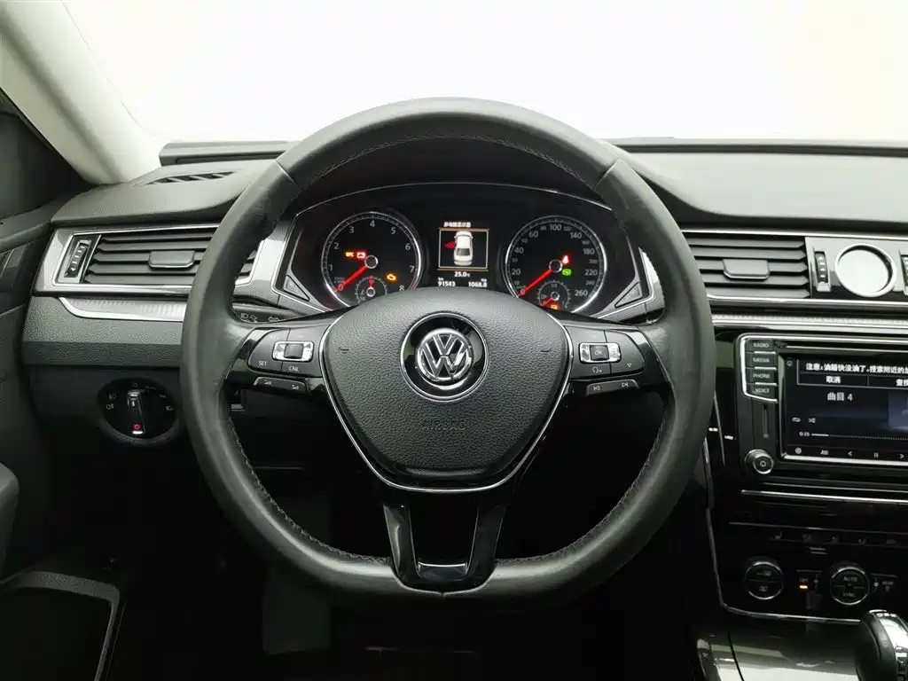 Volkswagen Passat 2017 — фото 11