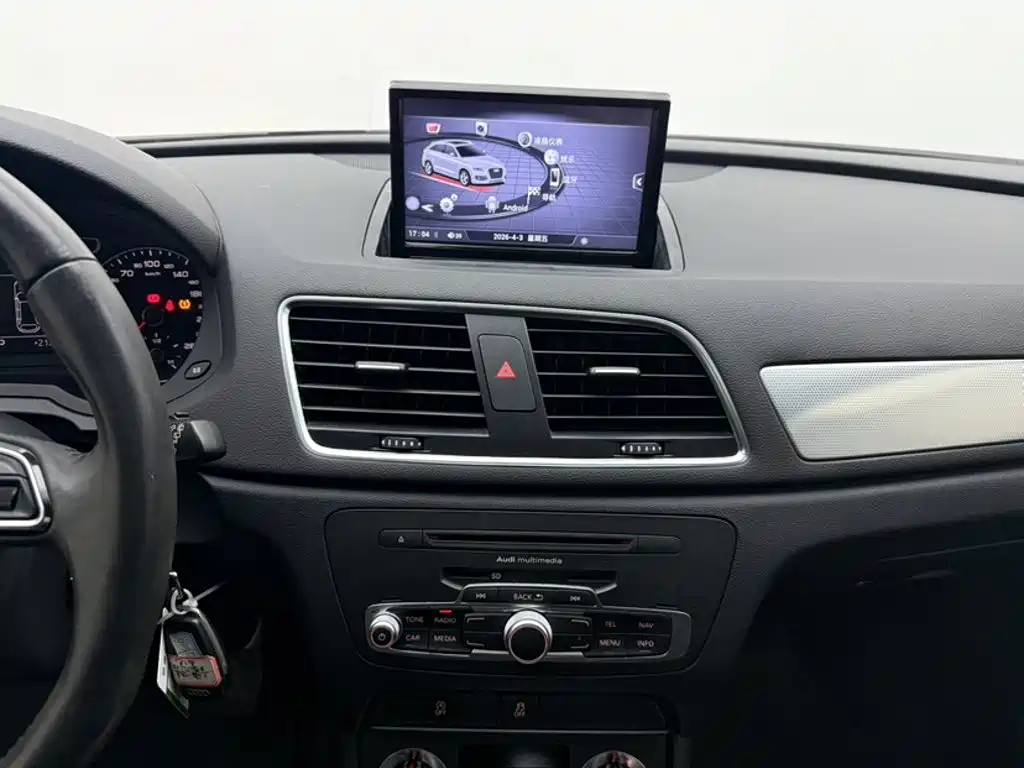 Audi Q3 2015 — фото 15