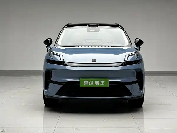 Lynk & Co 08 EM-P 2025