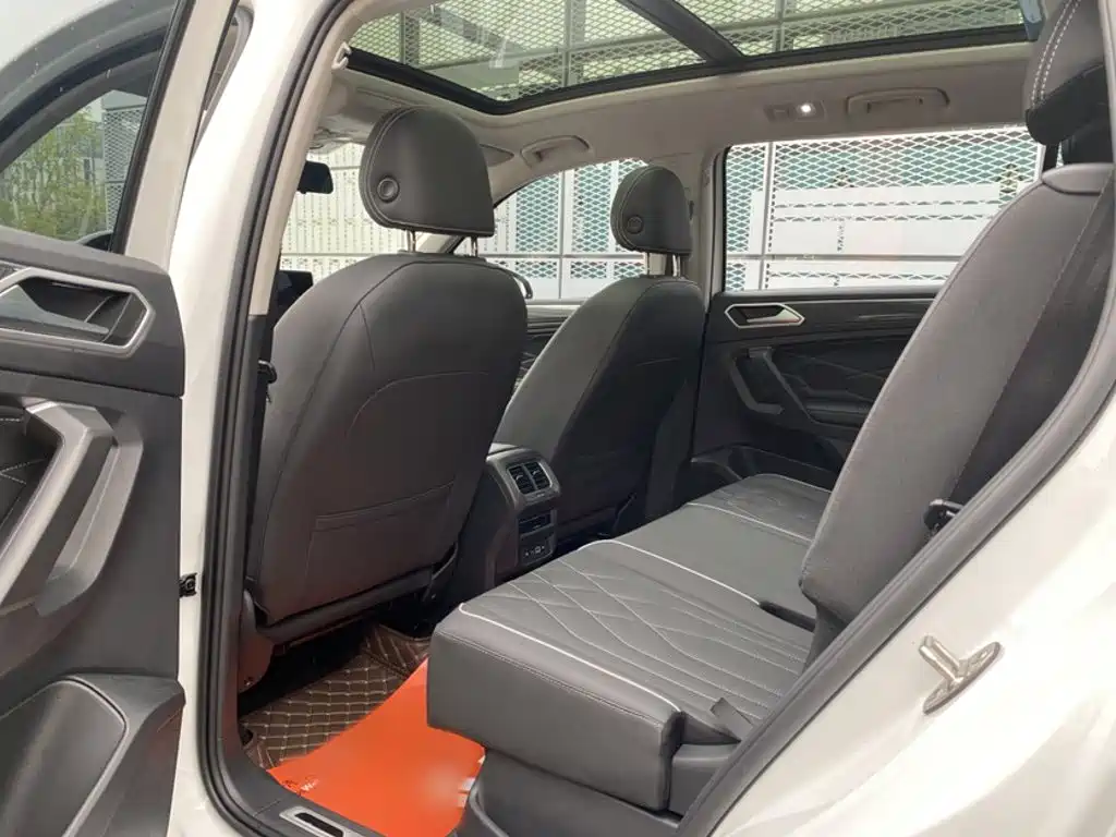 Volkswagen Tiguan L 2023 — фото 15