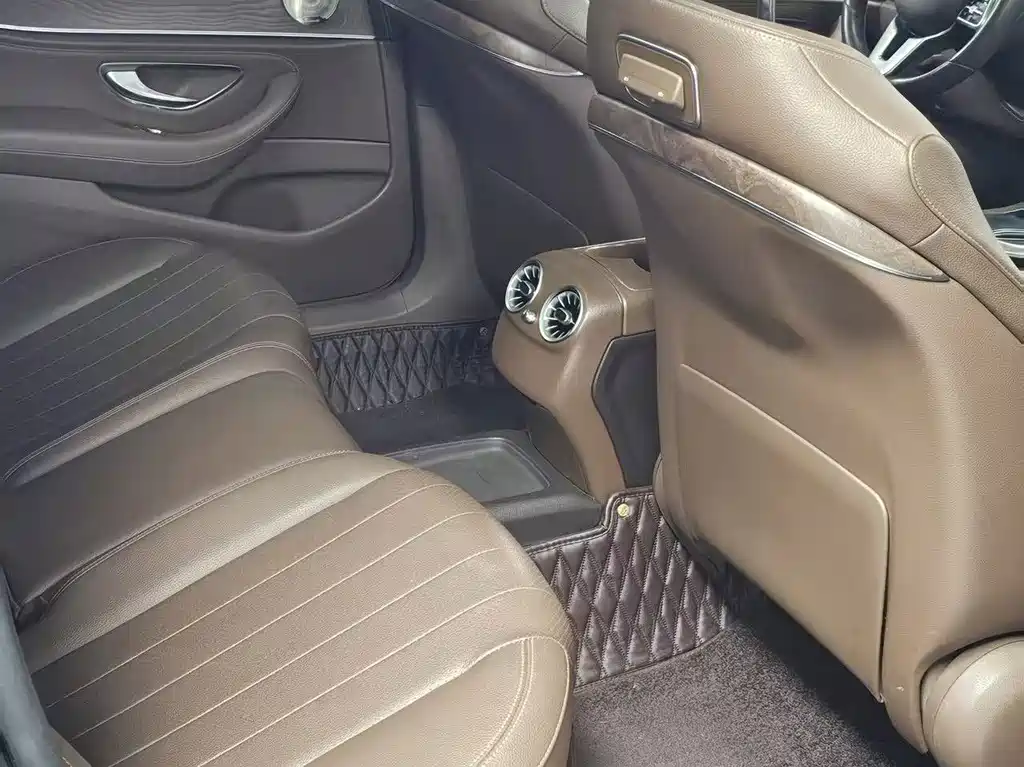 Mercedes-Benz E-Class 2019 — фото 11