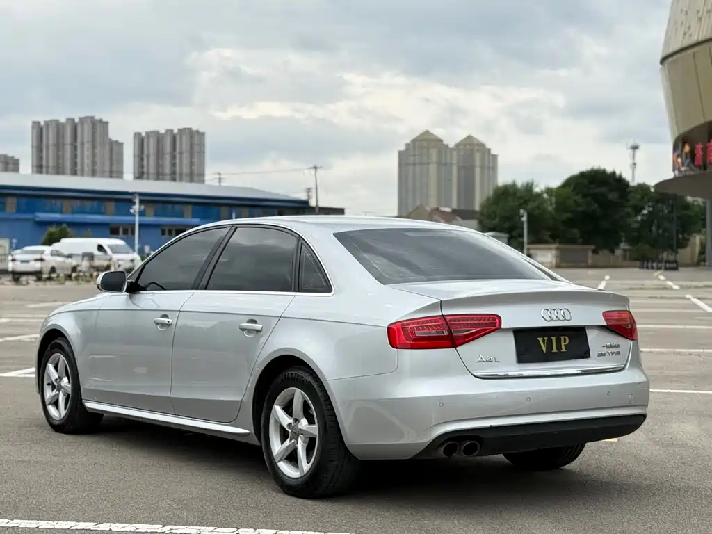 Audi A4L 2014 — фото 12