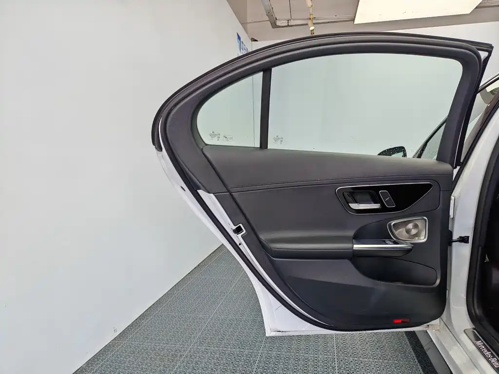 Mercedes-Benz C-Class 2024 — фото 14