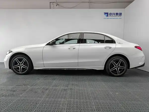 Mercedes-Benz C-Class 2024