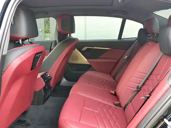 BMW i5 2025