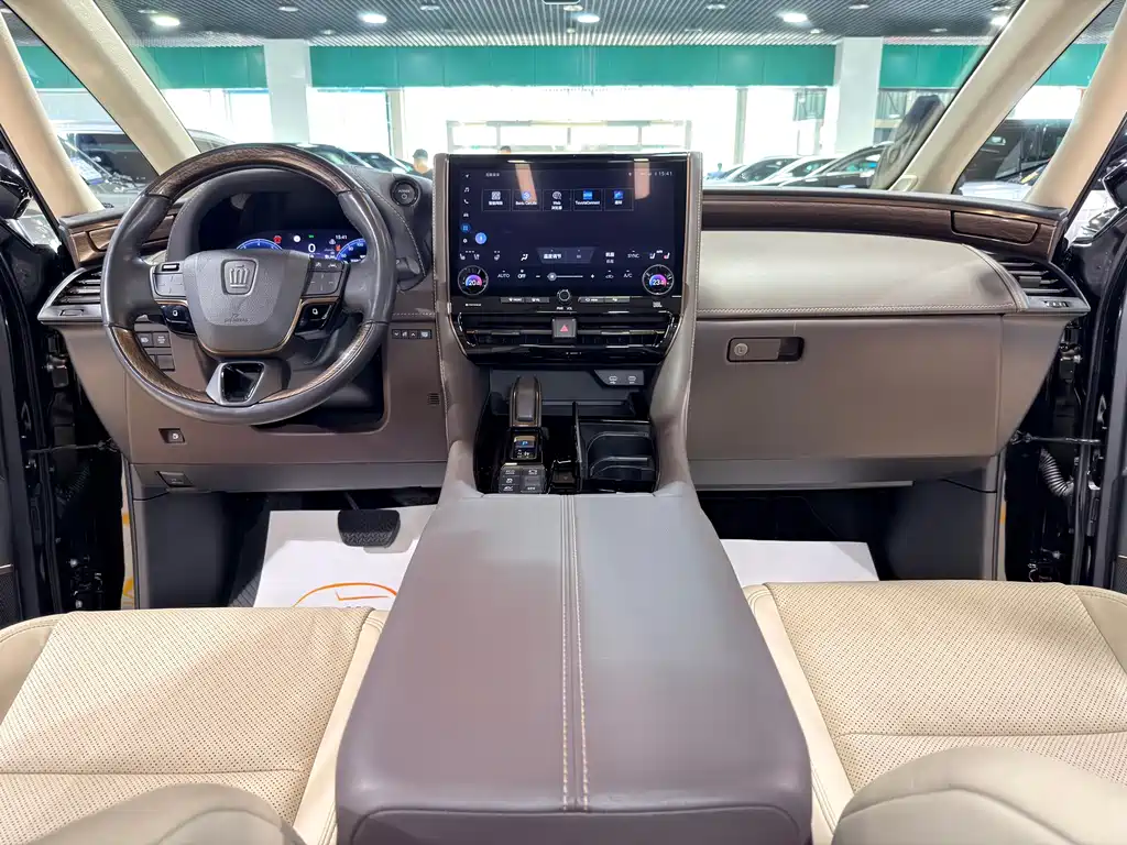 Toyota Vellfire 2023 — фото 8