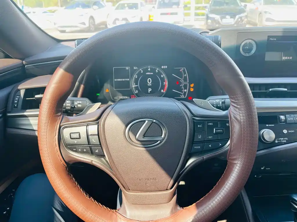 Lexus ES 2021 — фото 11