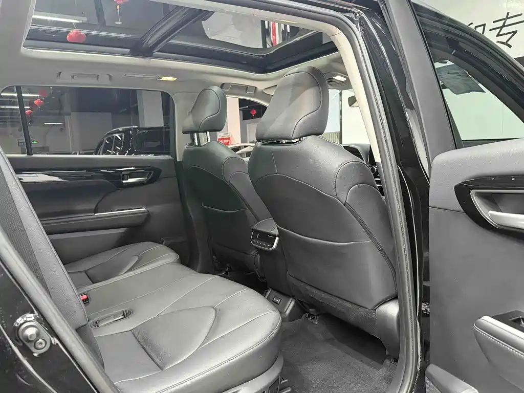 Toyota Highlander 2024 — фото 13