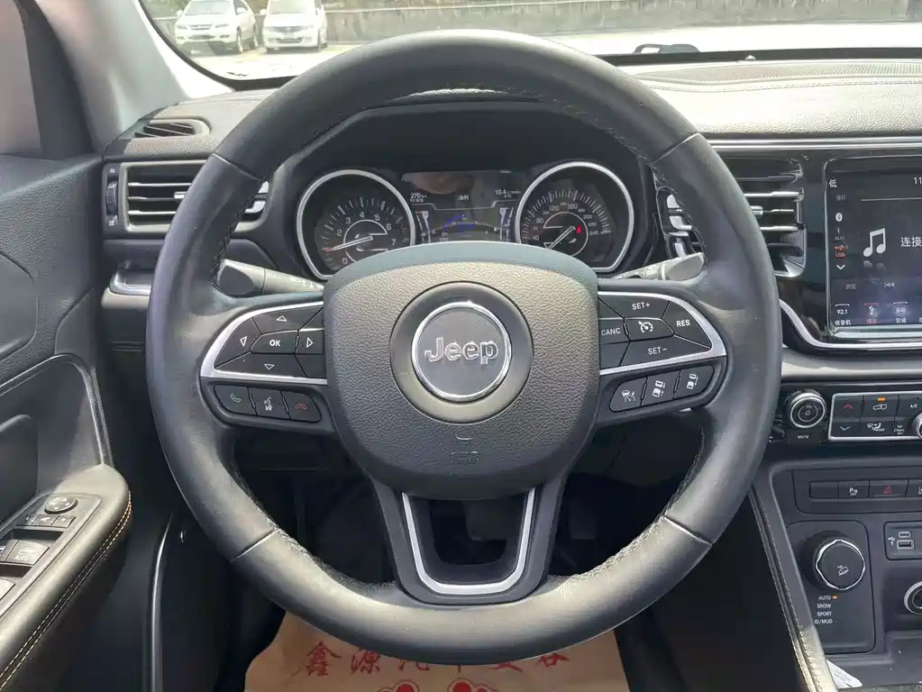 Jeep Grand Commander 2018 — фото 13
