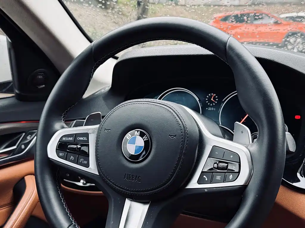 BMW 5 Series 2018 — фото 29