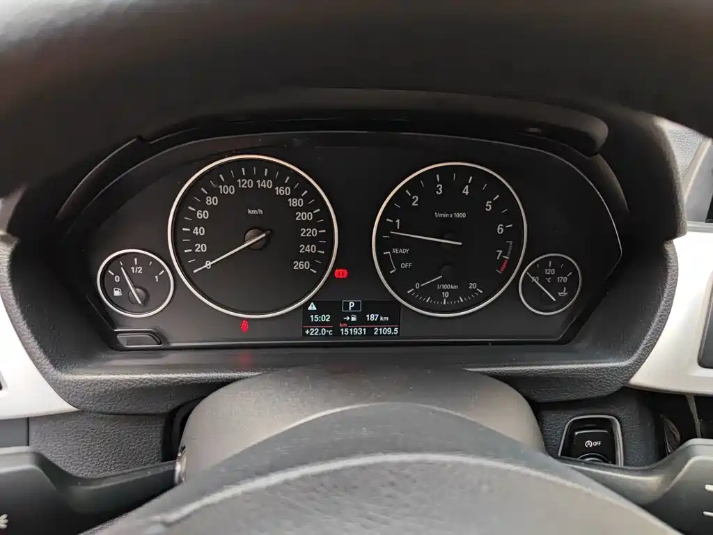 BMW 3 Series 2016 — фото 12