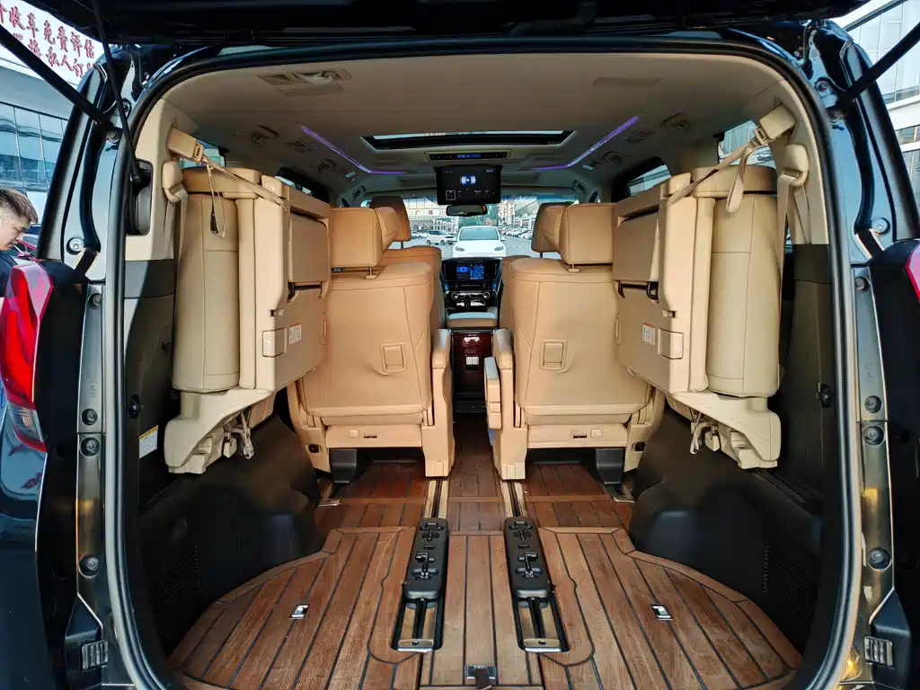 Toyota Alphard 2017 — фото 7