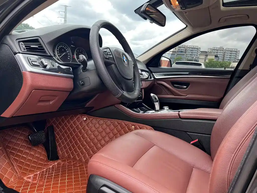 BMW 5 Series 2015 — фото 9