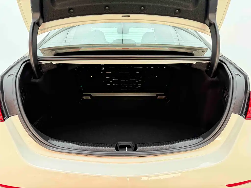 Mercedes-Benz C-Class 2022 — фото 22