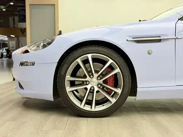 Aston Martin DB9 2011