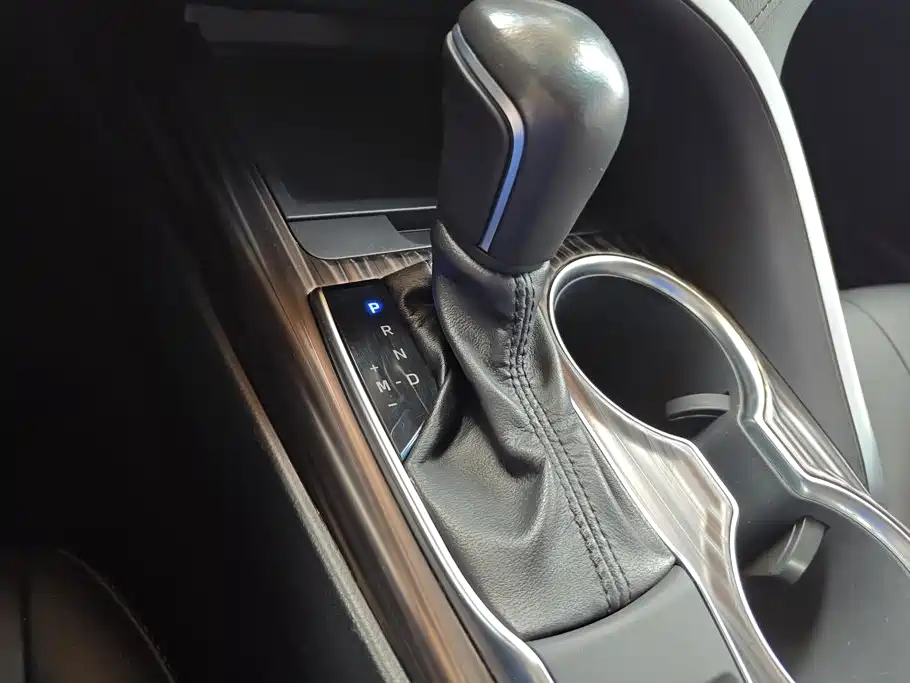 Toyota Camry 2019 — фото 16