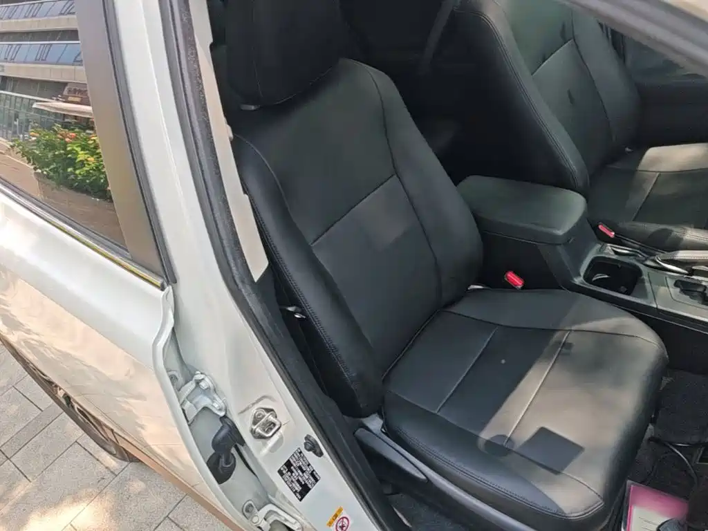 Toyota RAV4 2016 — фото 25