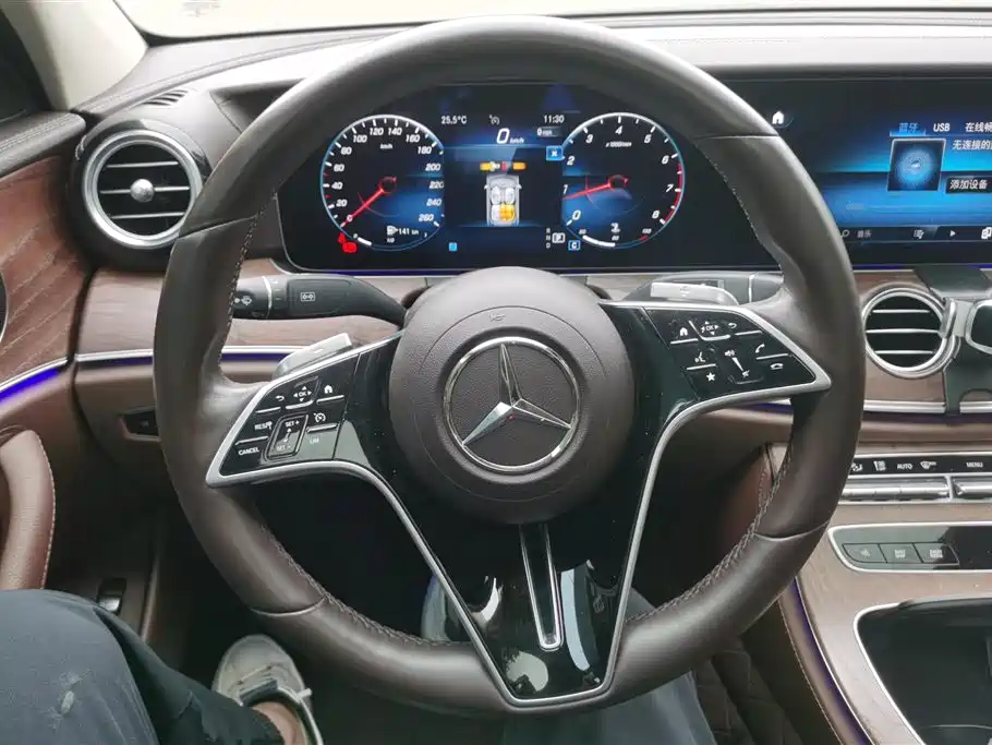 Mercedes-Benz E-Class 2023 — фото 15