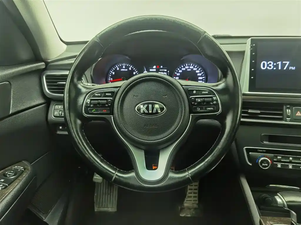 Kia K5 2017 — фото 11