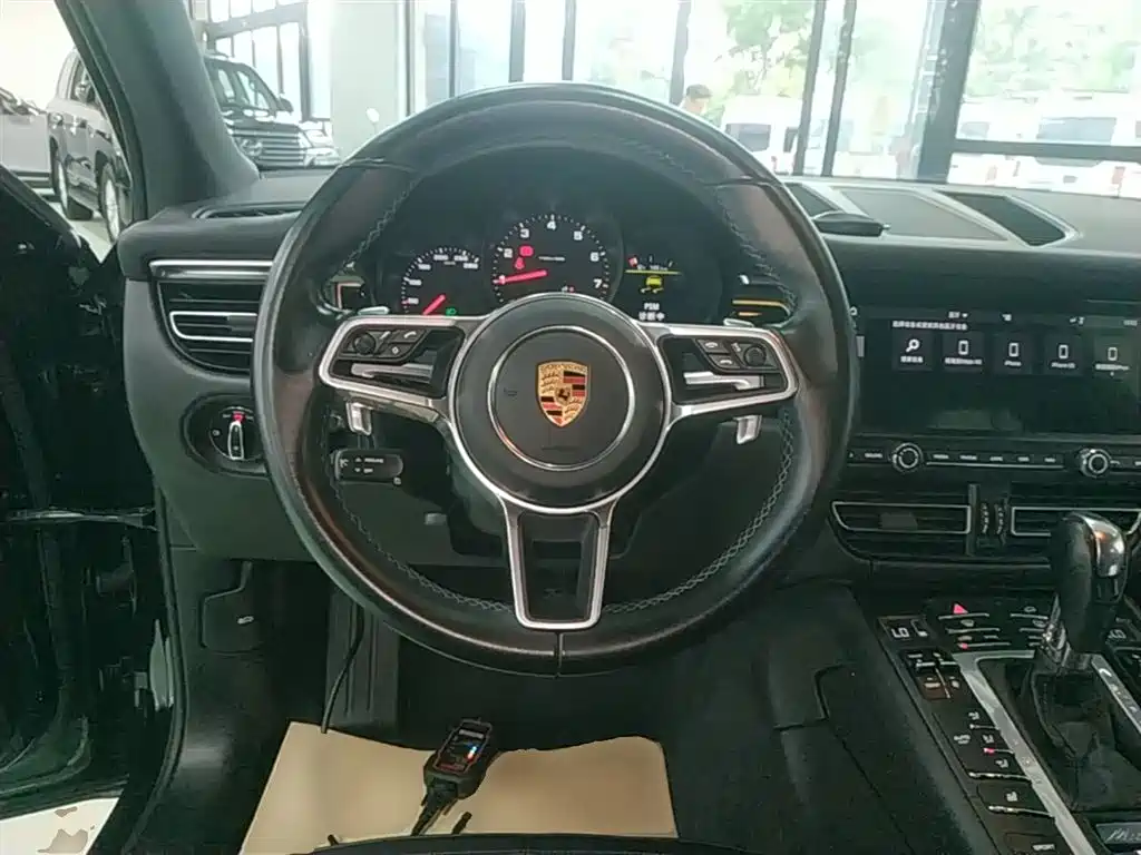 Porsche Macan 2019 — фото 11