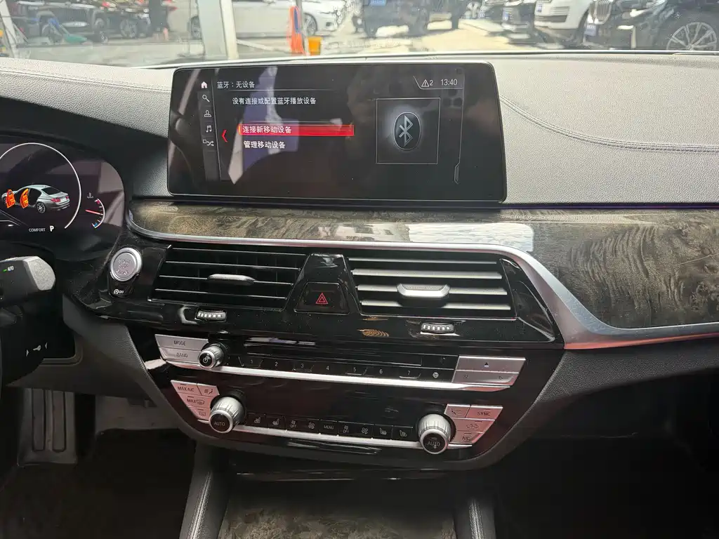 BMW 5 Series 2019 — фото 10