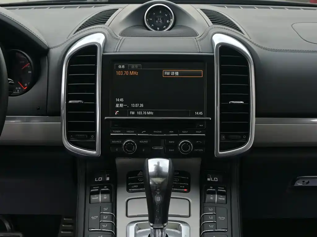 Porsche Cayenne 2016 — фото 9