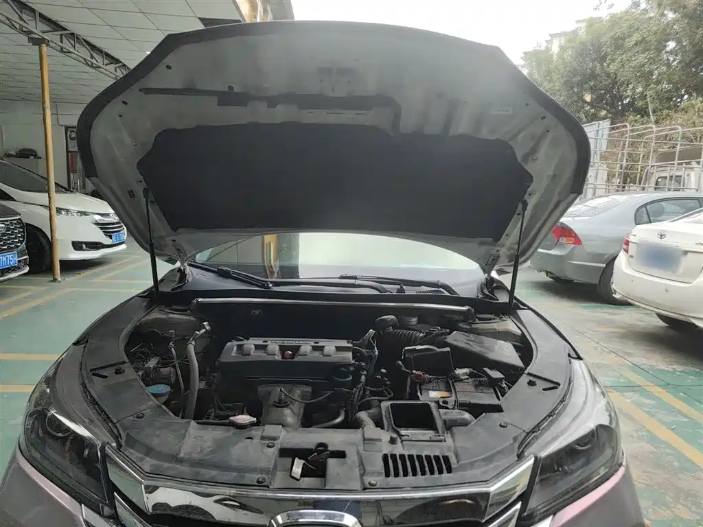 Honda Accord 2014 — фото 20