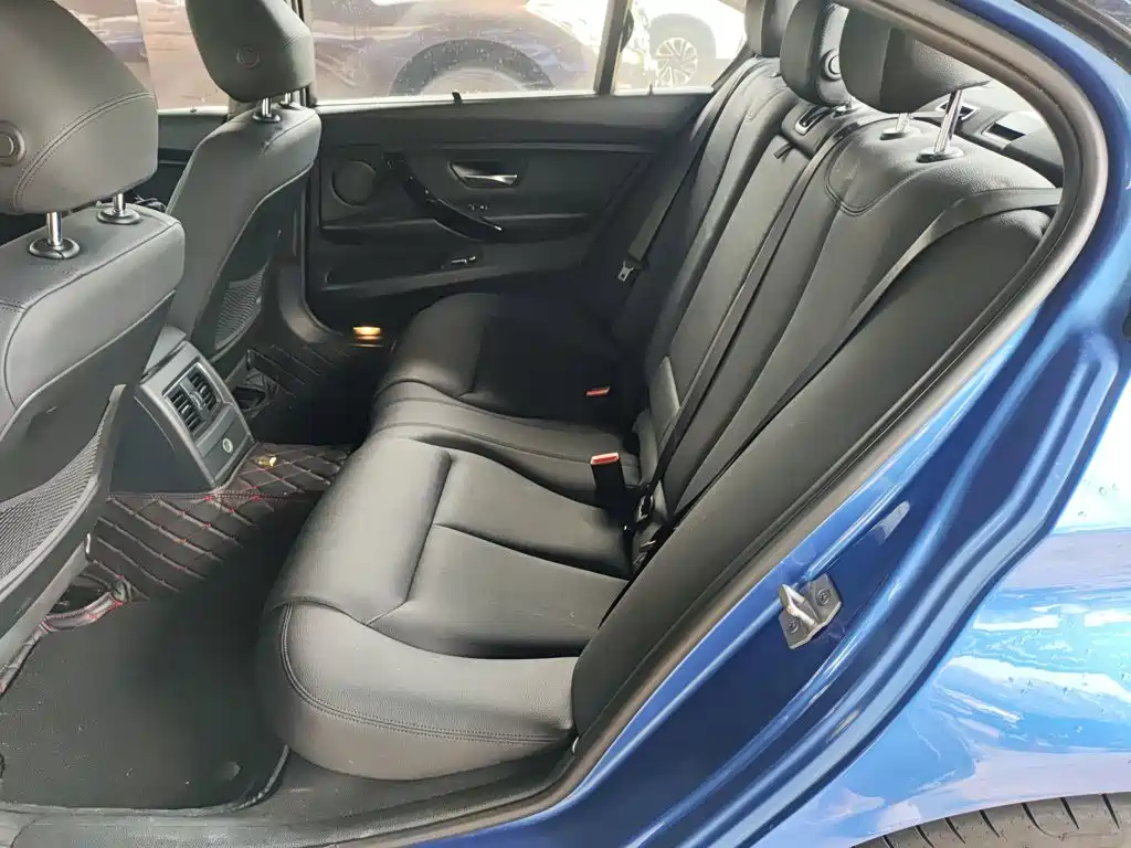 BMW 3 Series 2017 — фото 13