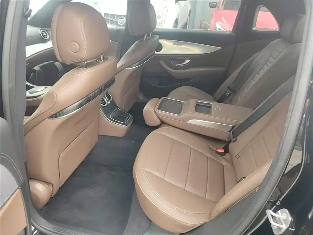 Mercedes-Benz E-Class 2022 — фото 16