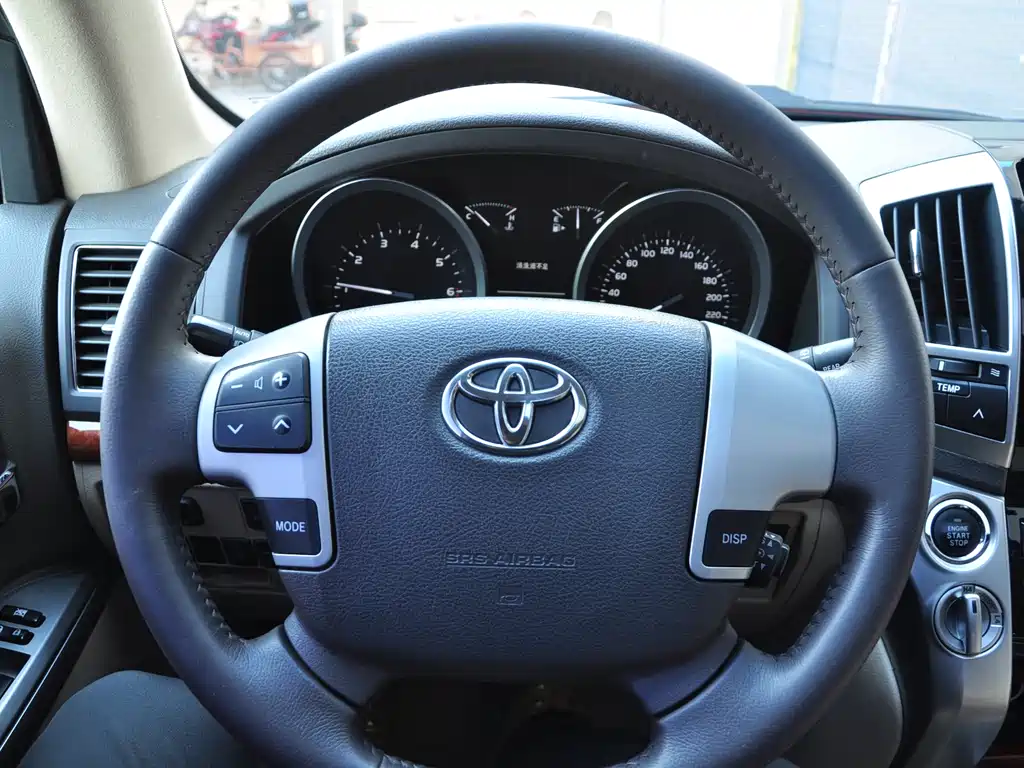 Toyota Land Cruiser 2014 — фото 10