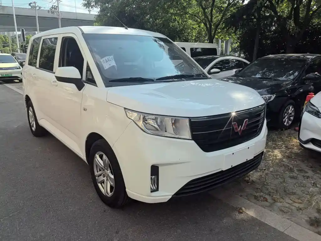 Wuling Hongguang PLUS 2021