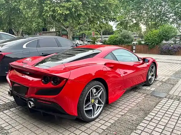 Ferrari F8 2022