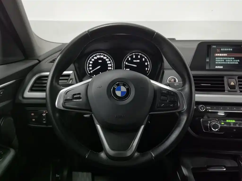 BMW 1 Series 2018 — фото 11