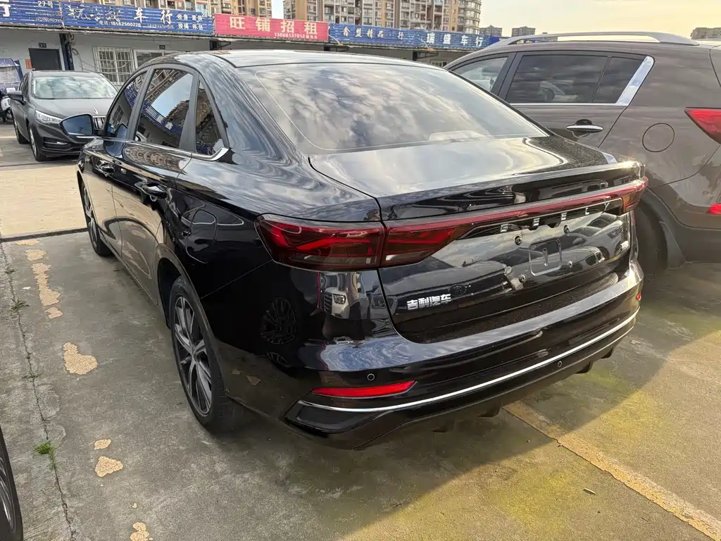 Geely Emgrand 2022 — фото 14