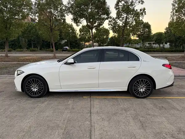 Mercedes-Benz C-Class 2025