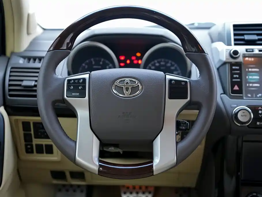 Toyota Prado 2015 — фото 10