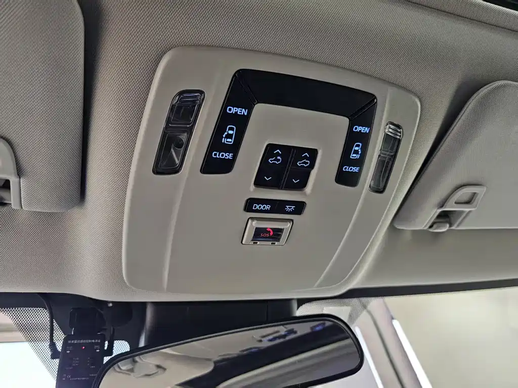 Toyota Sienna 2023 — фото 14