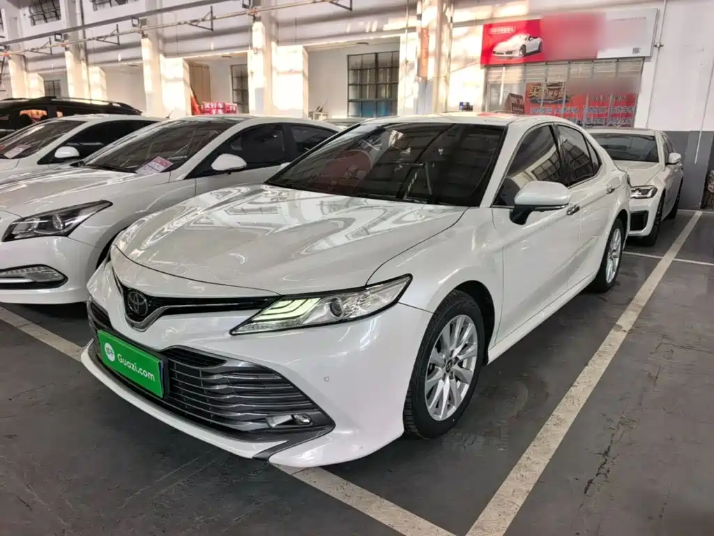 Toyota Camry 2019 — фото 1