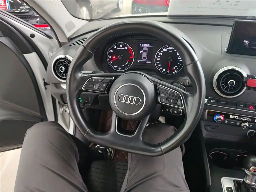 Audi A3 2018 — фото 11