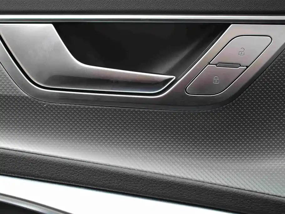 Audi A6L 2023 — фото 10