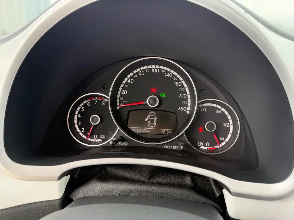 Volkswagen Beetle 2015 — фото 12