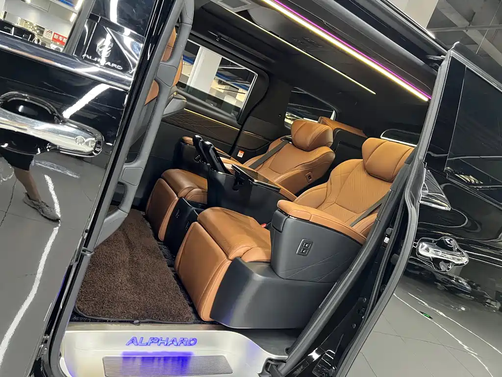Toyota Alphard 2024 — фото 11