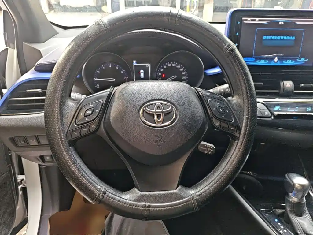 Toyota C-HR 2020 — фото 11