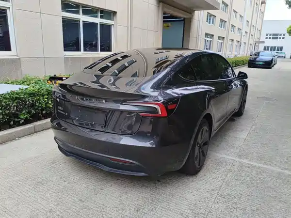 Tesla Model 3 2024
