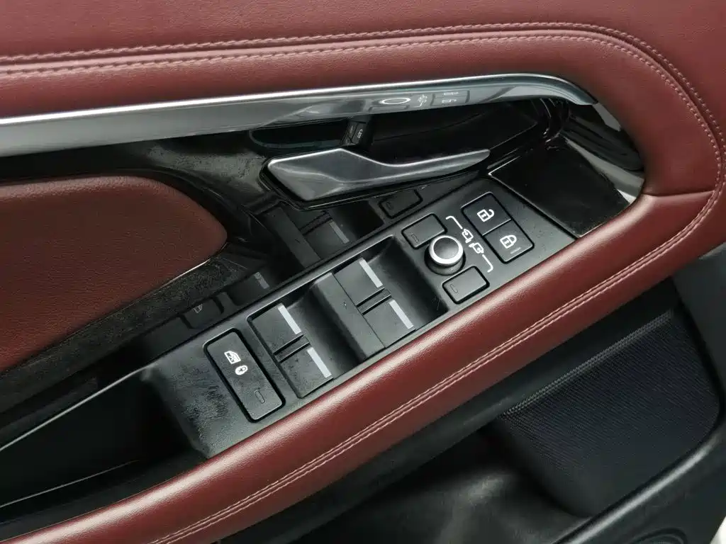 Land Rover Range Rover Evoque 2022 — фото 9