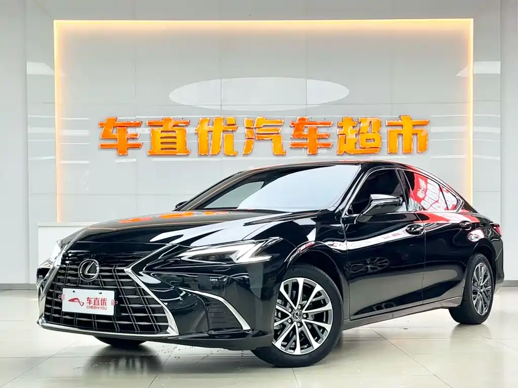 Lexus ES 2025