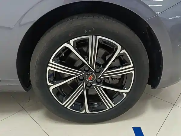 Hongqi H5 PHEV 2025