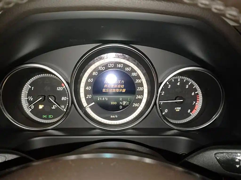 Mercedes-Benz E-Class 2015 — фото 18