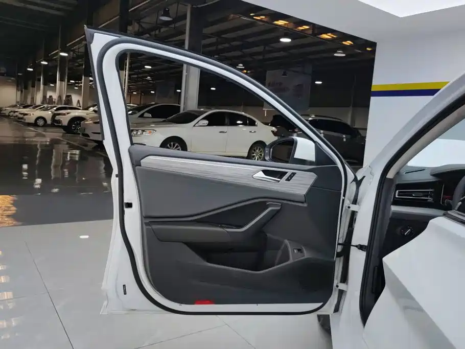 Volkswagen Sagitar 2024